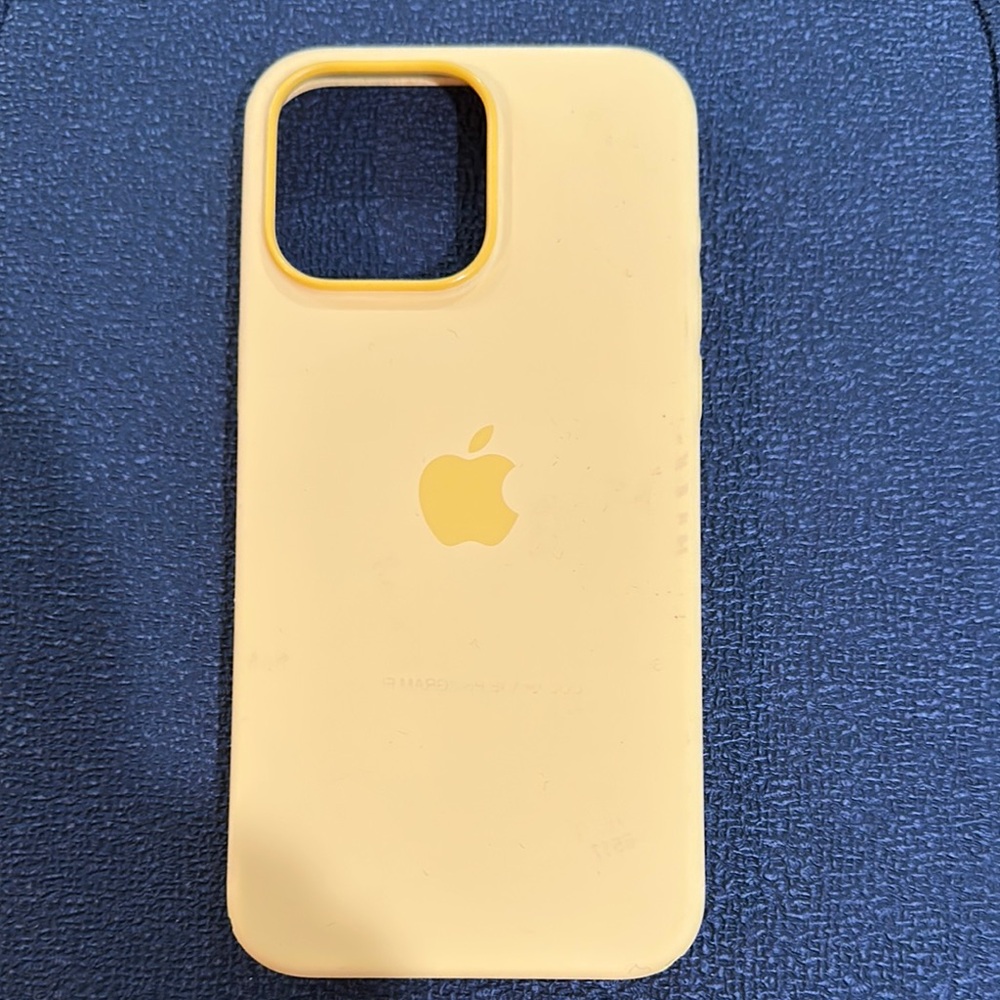 Apple Yellow Silicone Phone Case for iphone 15 max